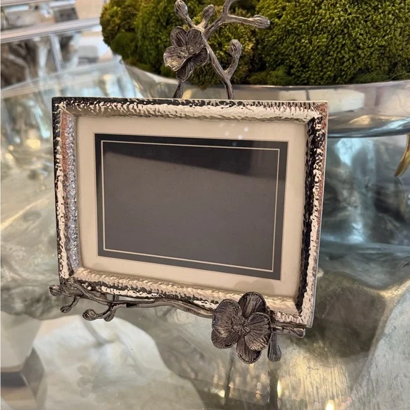 Classic Floral Silver Photo Frame - Silver MICHAEL ARAM - Picture 3 of 9